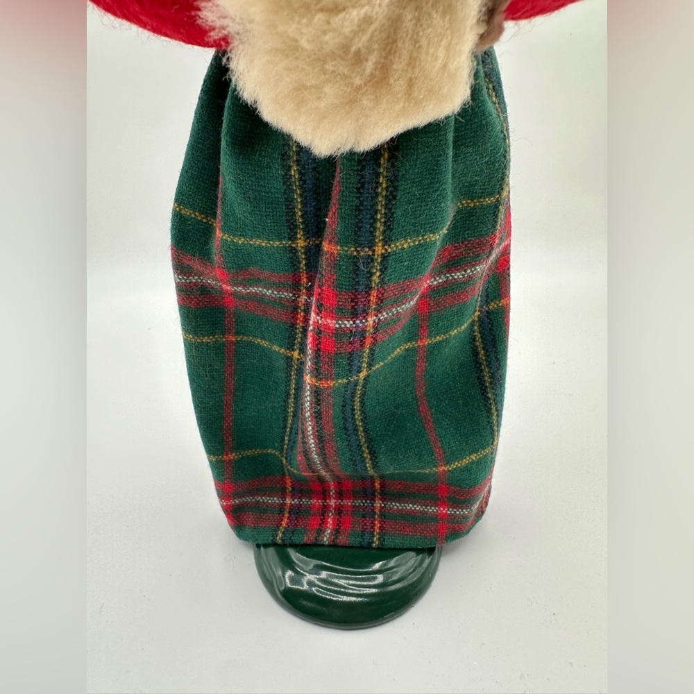 VINTAGE 1991~ Byers' Choice~CAROLERS~ LADY~ With Fur Muff Over Arm ~Excellent - Picture 4 of 9